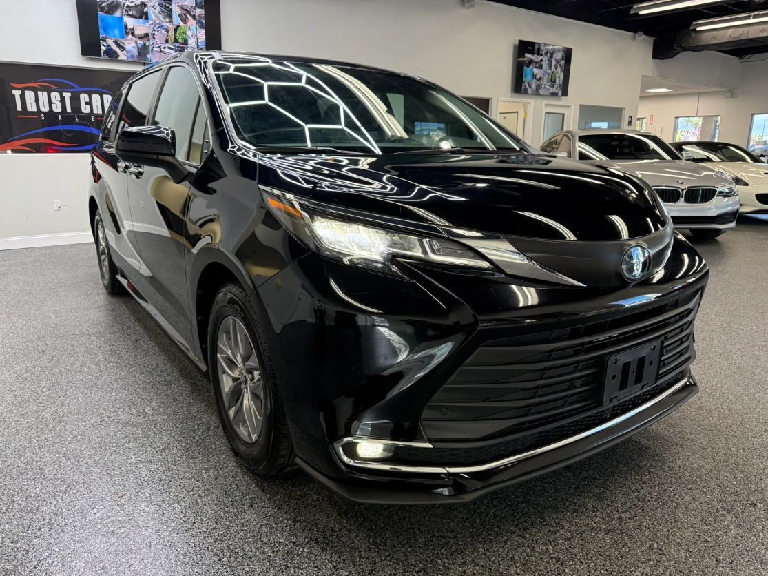 2023 TOYOTA Sienna