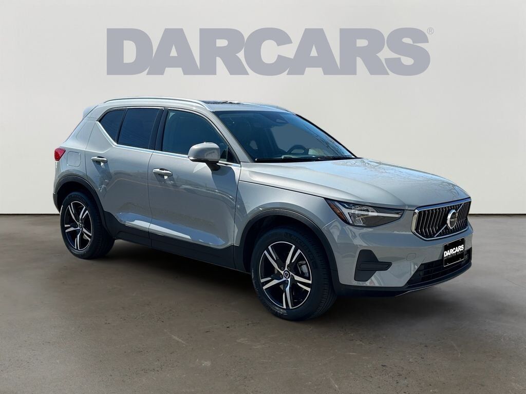 2025 VOLVO XC40