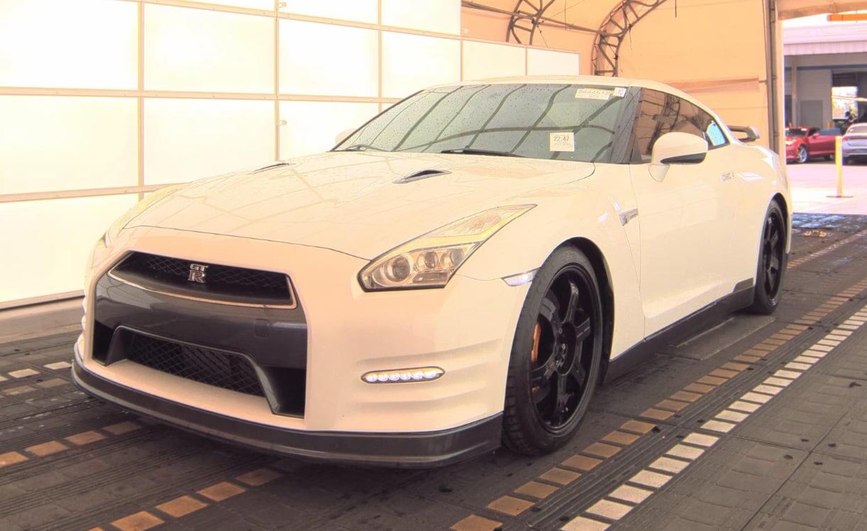 2015 NISSAN GT-R