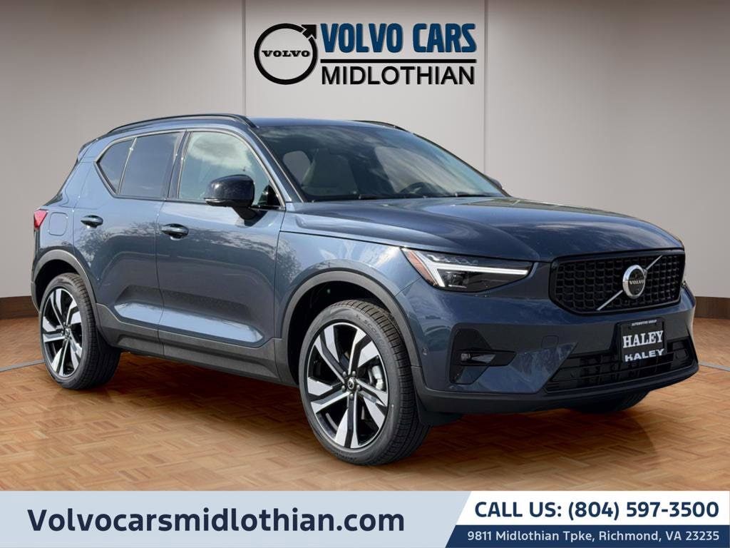 2026 VOLVO XC40