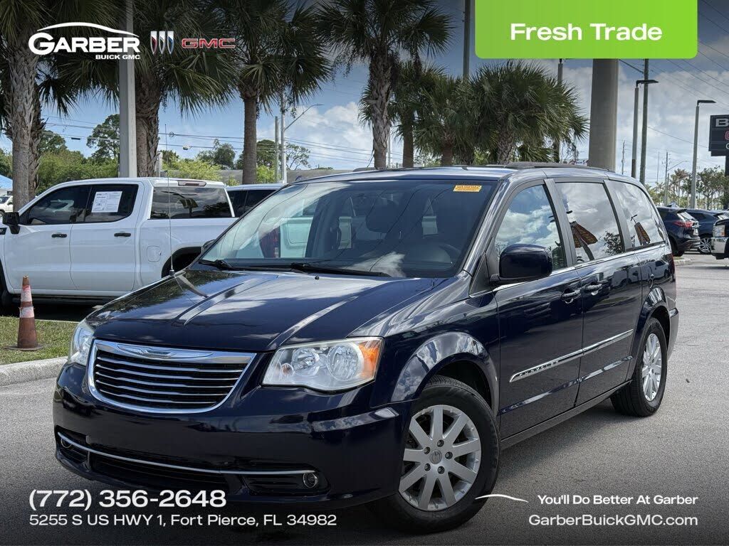 2016 CHRYSLER Town and Country