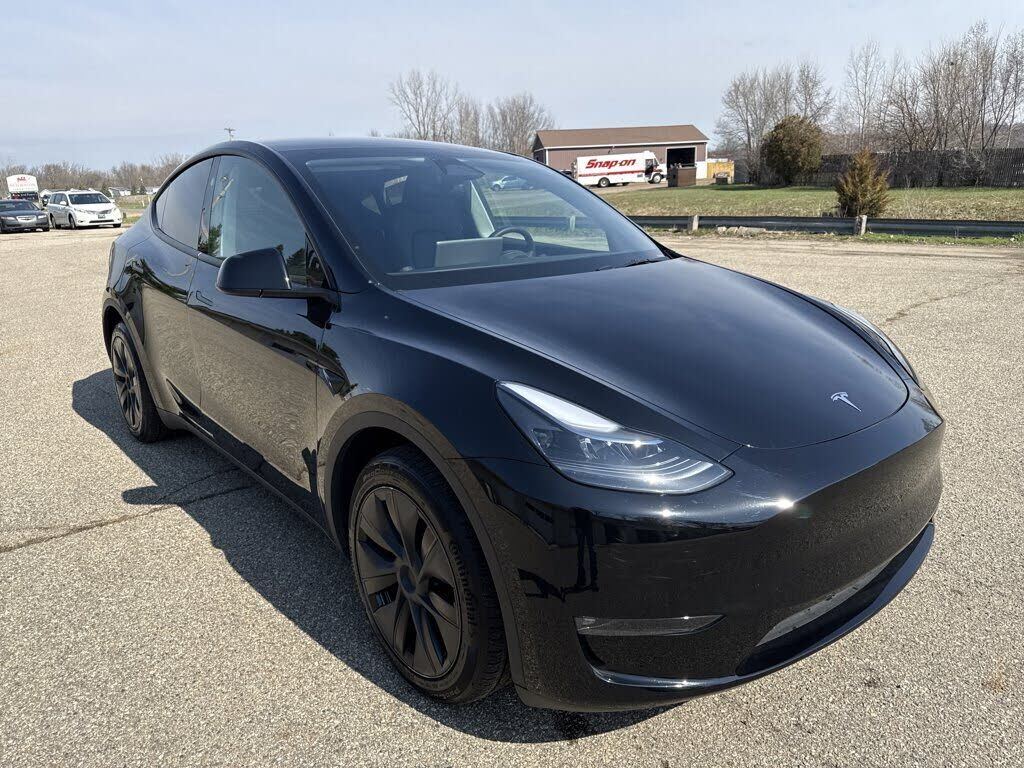 2024 TESLA Model Y