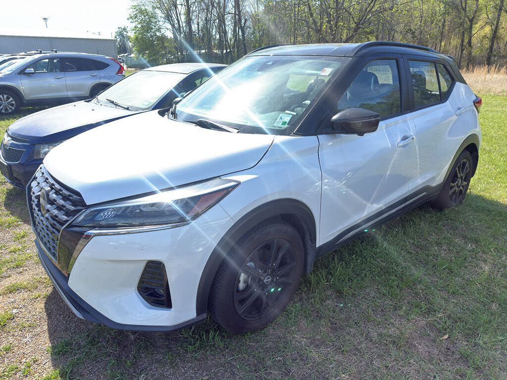 2023 NISSAN Kicks