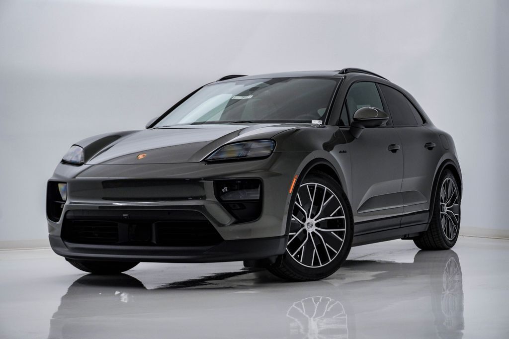 2026 PORSCHE Macan