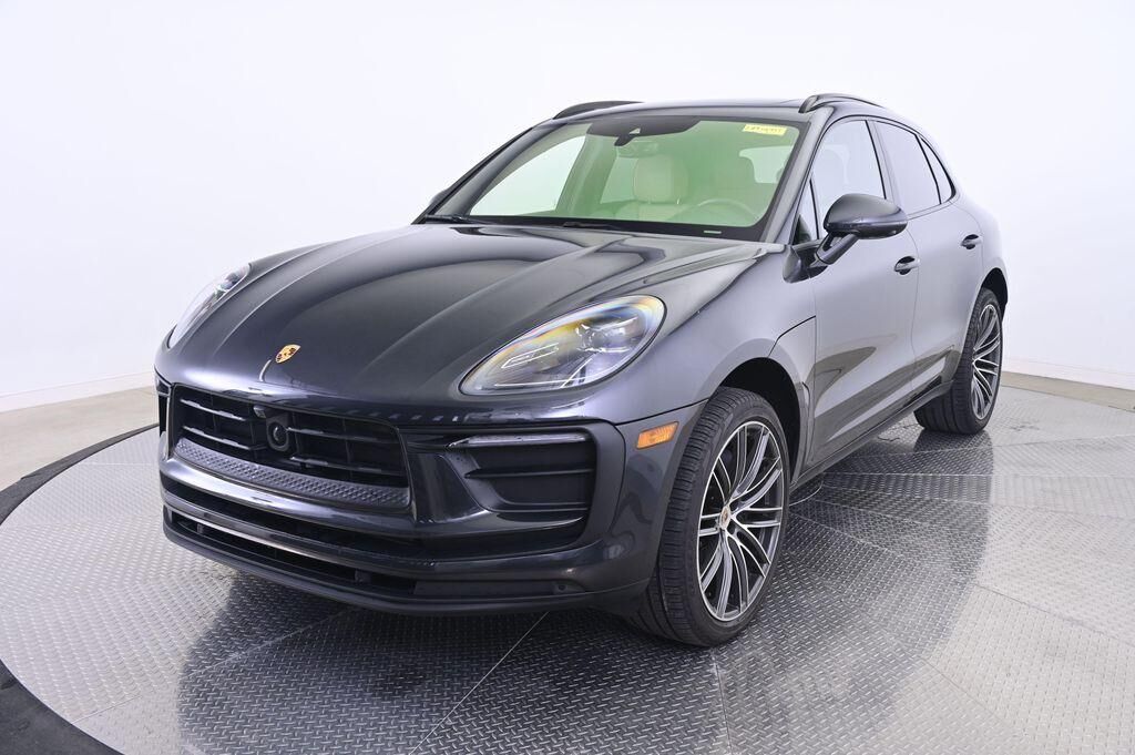 2024 PORSCHE Macan