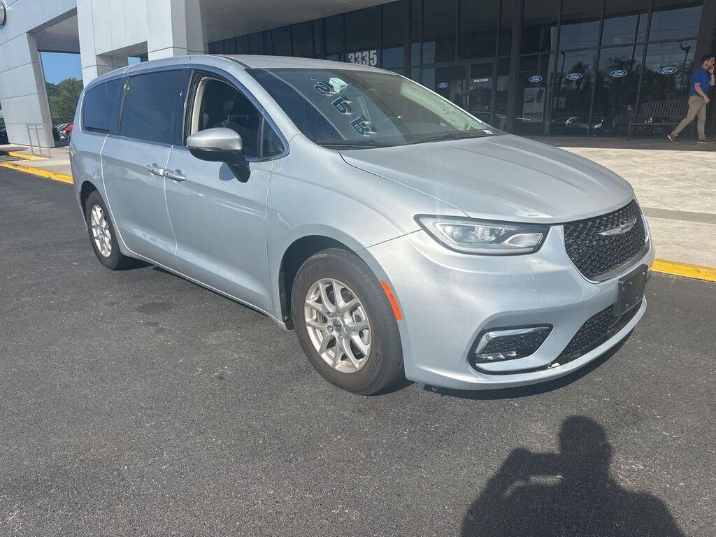 2023 CHRYSLER Pacifica