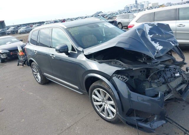 2016 VOLVO XC90