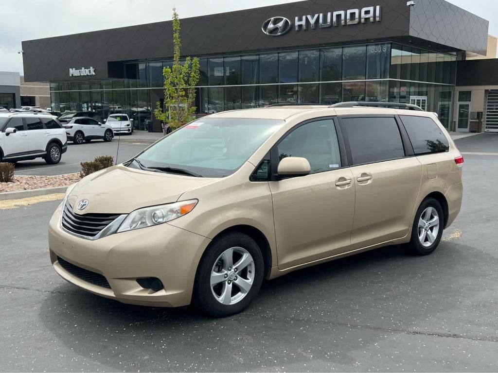 2011 TOYOTA Sienna