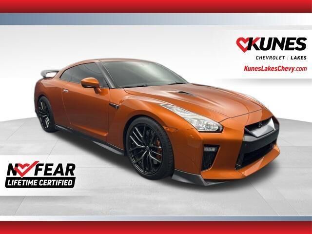 2017 NISSAN GT-R