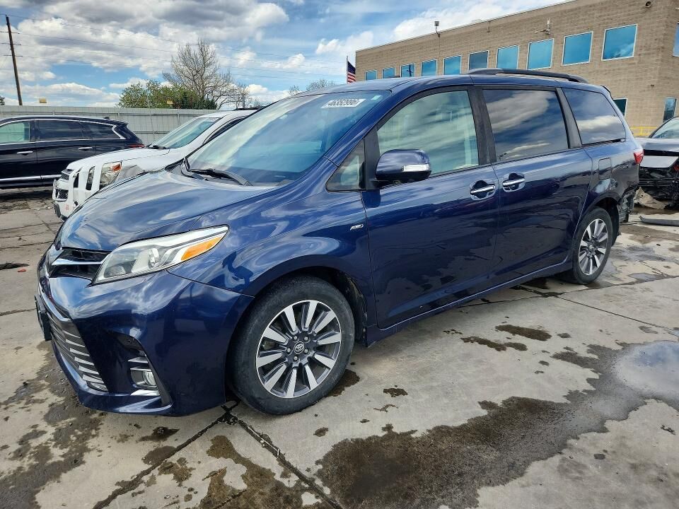 2019 TOYOTA Sienna
