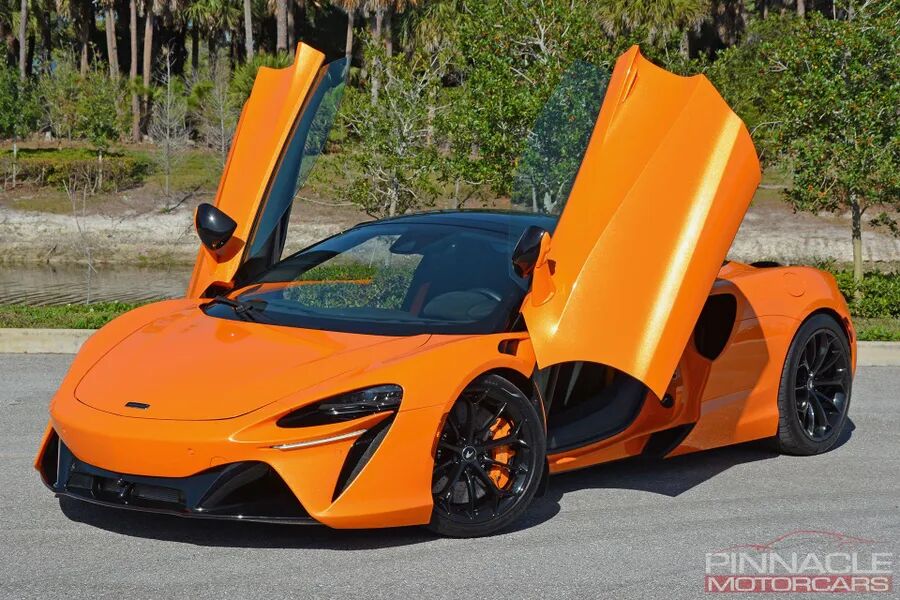 2025 MCLAREN ARTURA