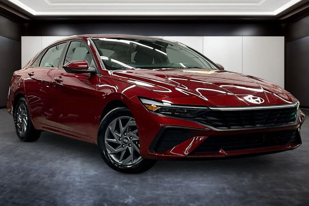 2024 HYUNDAI Elantra