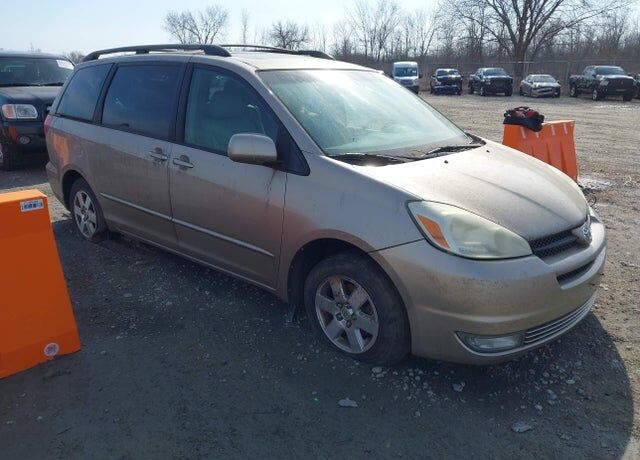 2004 TOYOTA Sienna