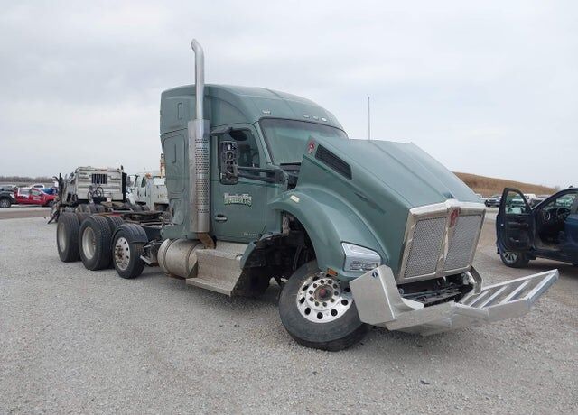 2018 KENWORTH T880