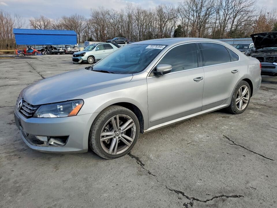 2013 VOLKSWAGEN Passat