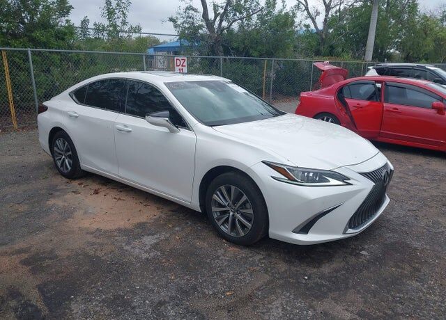2020 LEXUS ES