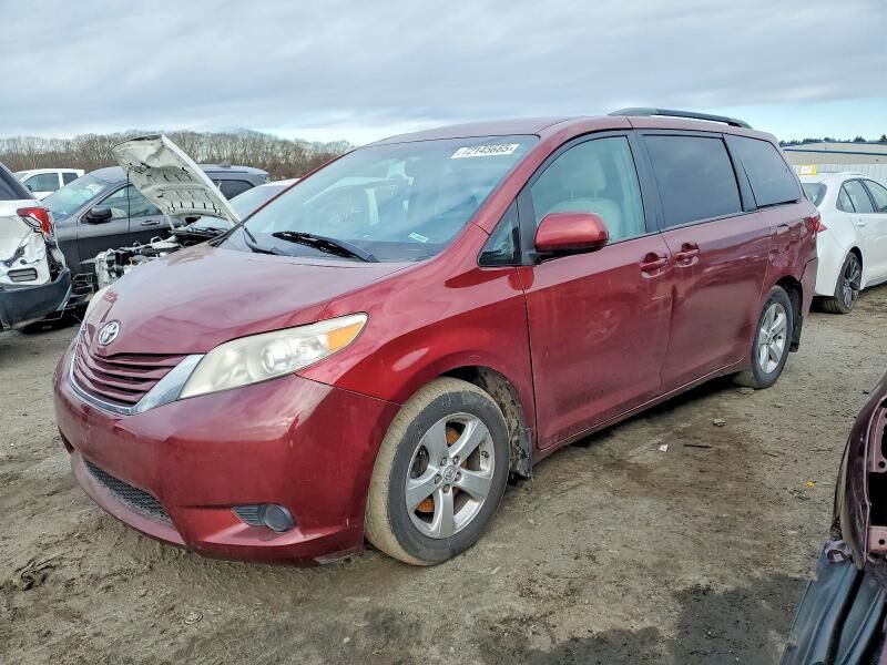 2017 TOYOTA Sienna
