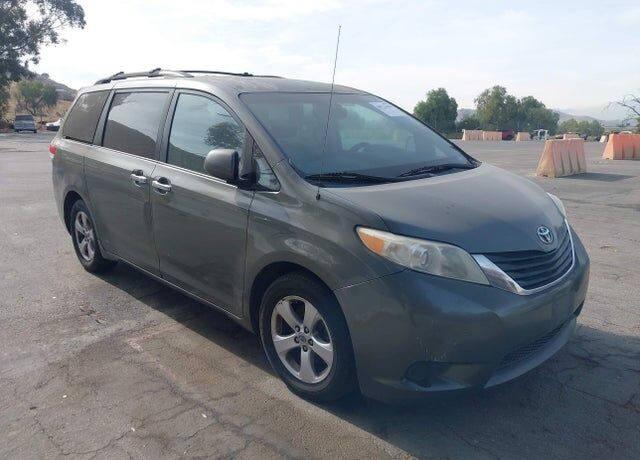 2012 TOYOTA Sienna