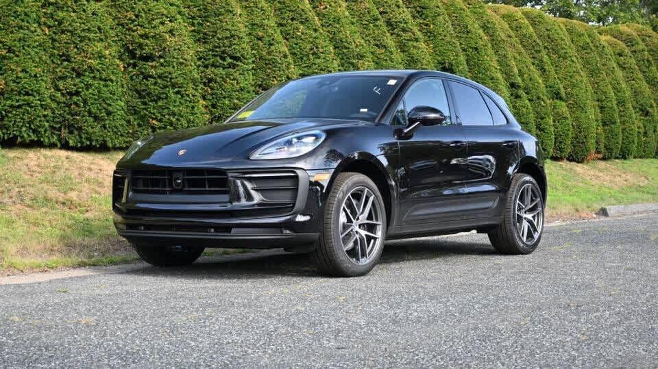 2026 PORSCHE Macan