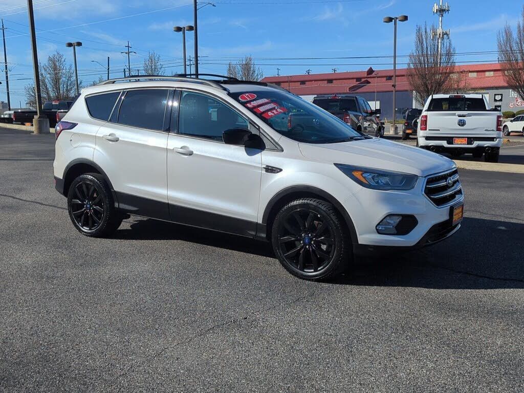 2017 FORD Escape