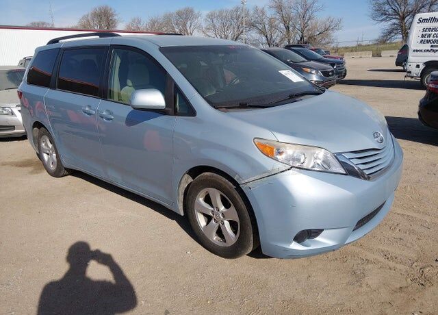 2015 TOYOTA Sienna