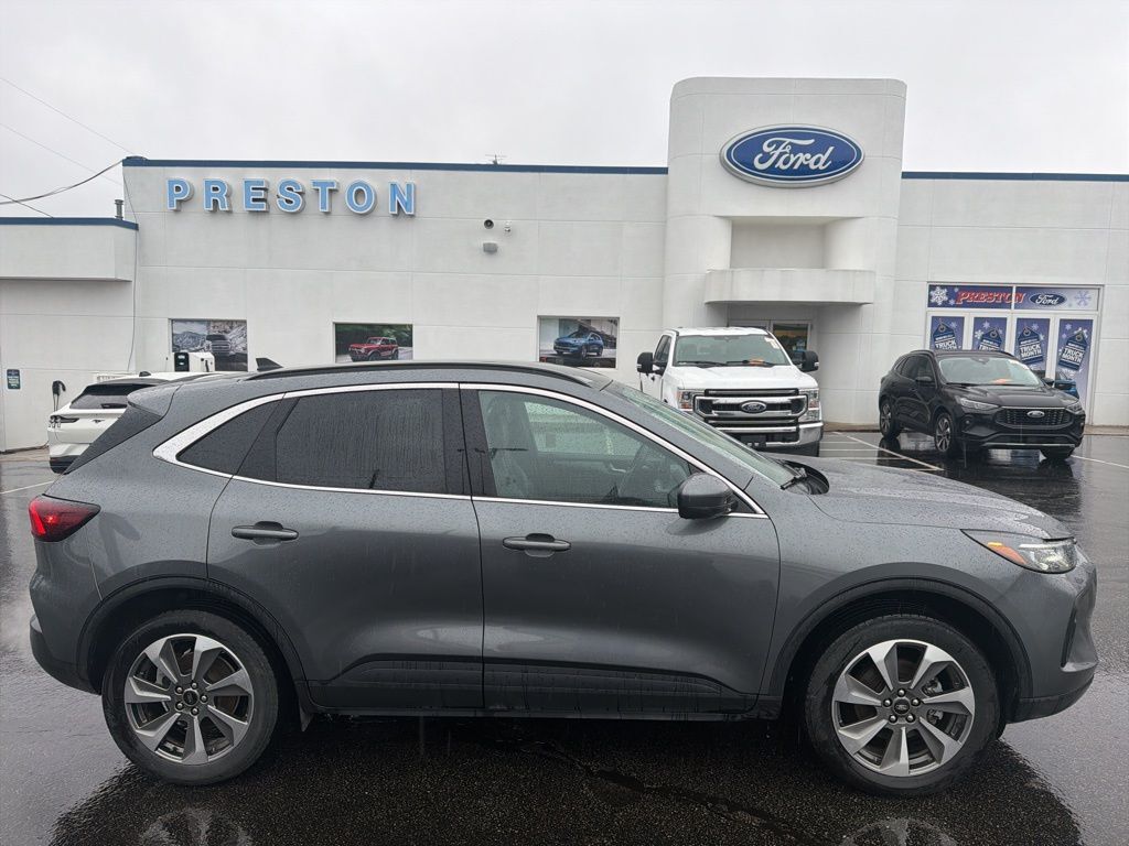 2025 FORD Escape