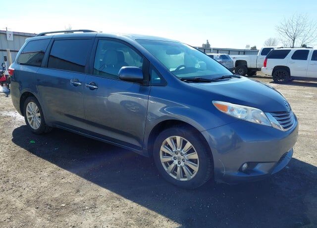 2017 TOYOTA Sienna