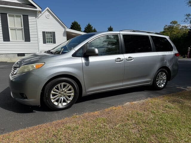 2012 TOYOTA Sienna