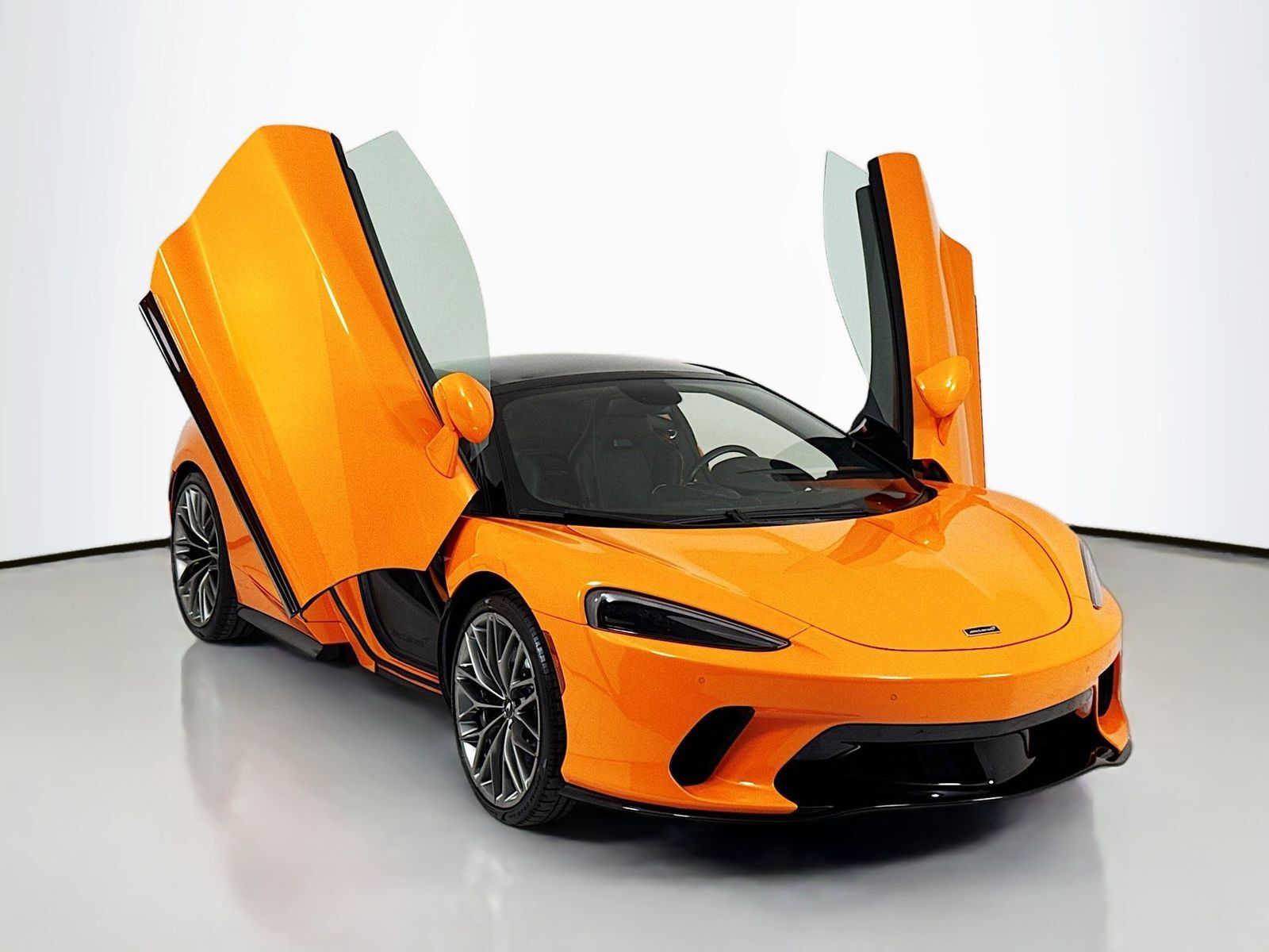 2023 MCLAREN GT