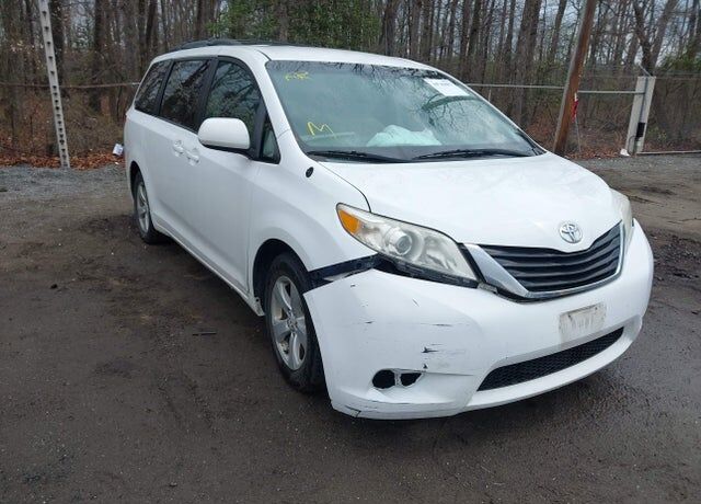 2012 TOYOTA Sienna