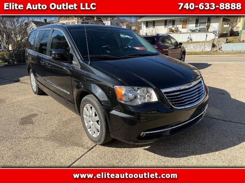 2016 CHRYSLER Town and Country