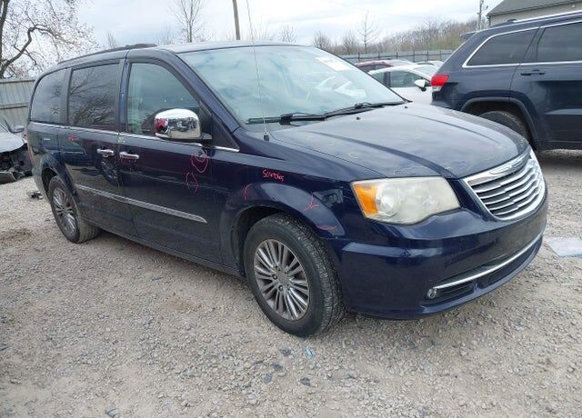 2014 CHRYSLER Town and Country