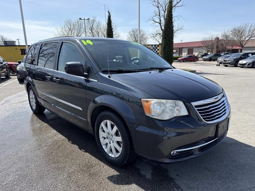 2014 CHRYSLER Town and Country