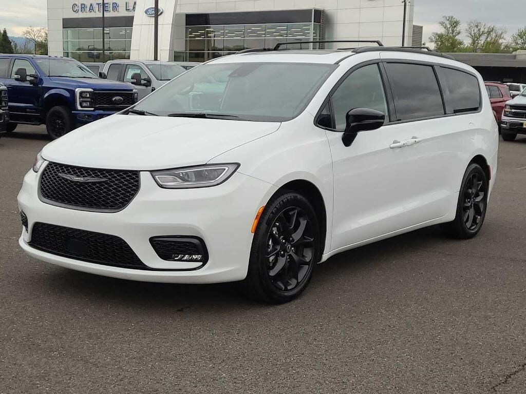 2025 CHRYSLER Pacifica