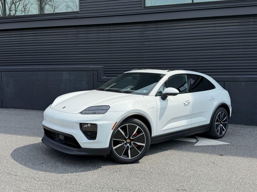 2025 PORSCHE Macan