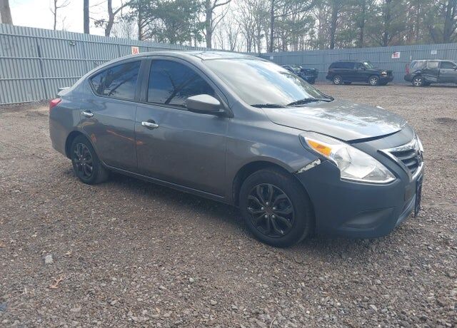 2017 NISSAN Versa