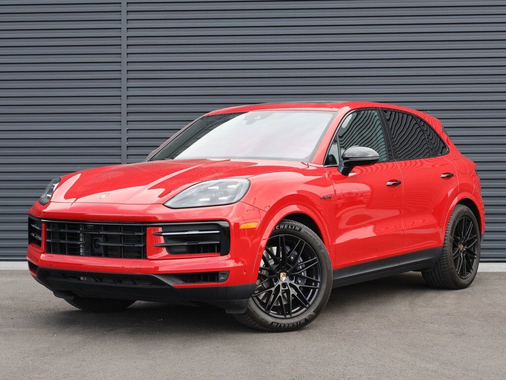 2025 PORSCHE Cayenne