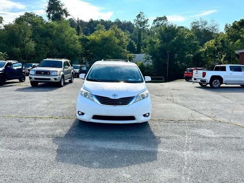 2014 TOYOTA Sienna