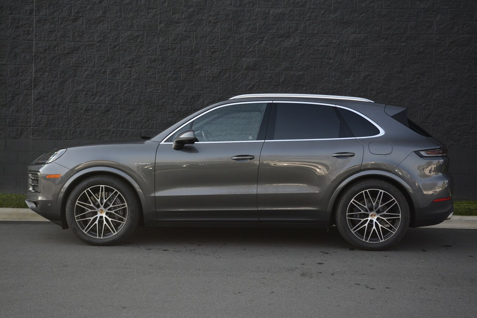 2025 PORSCHE Cayenne