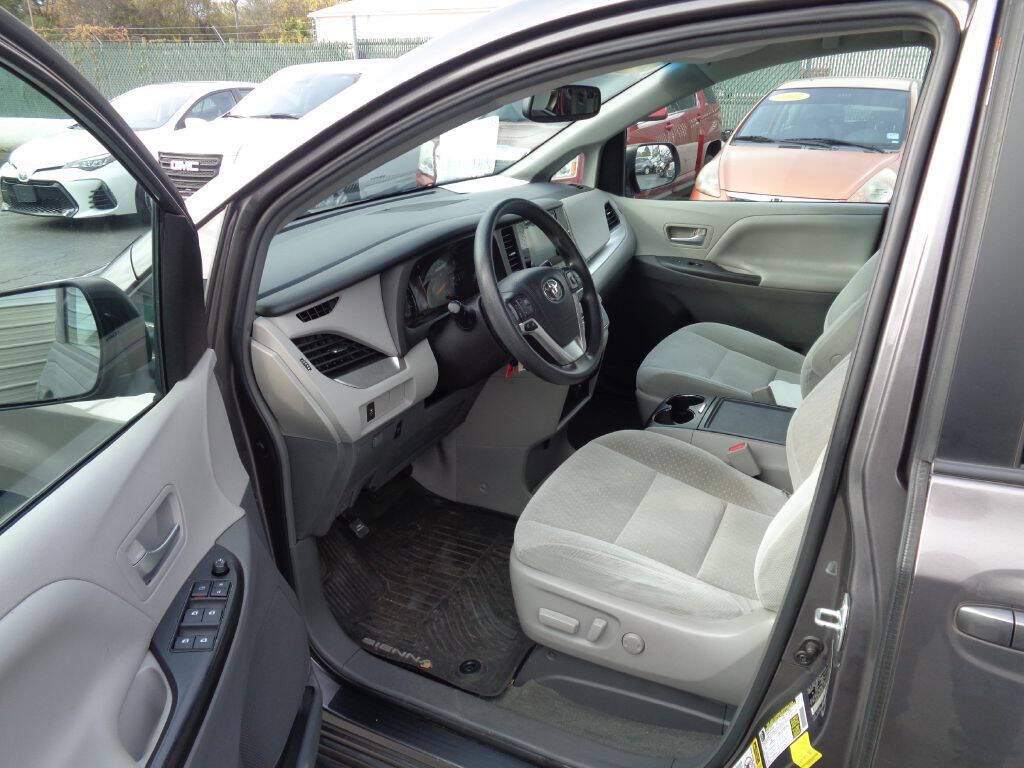 2017 TOYOTA Sienna