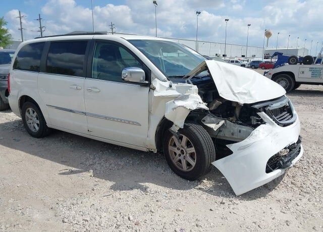 2011 CHRYSLER Town and Country