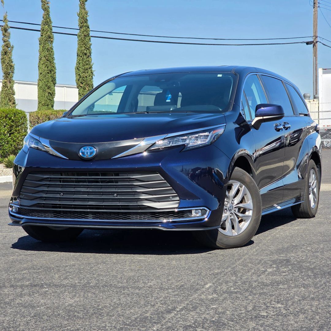 2023 TOYOTA Sienna
