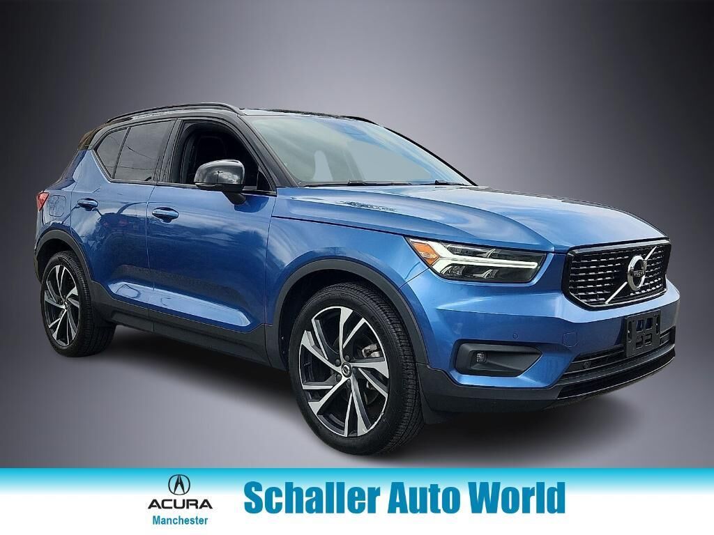 2021 VOLVO XC40