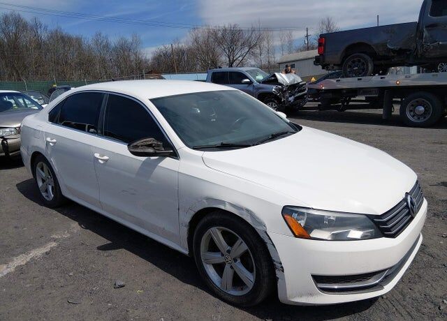 2012 VOLKSWAGEN Passat