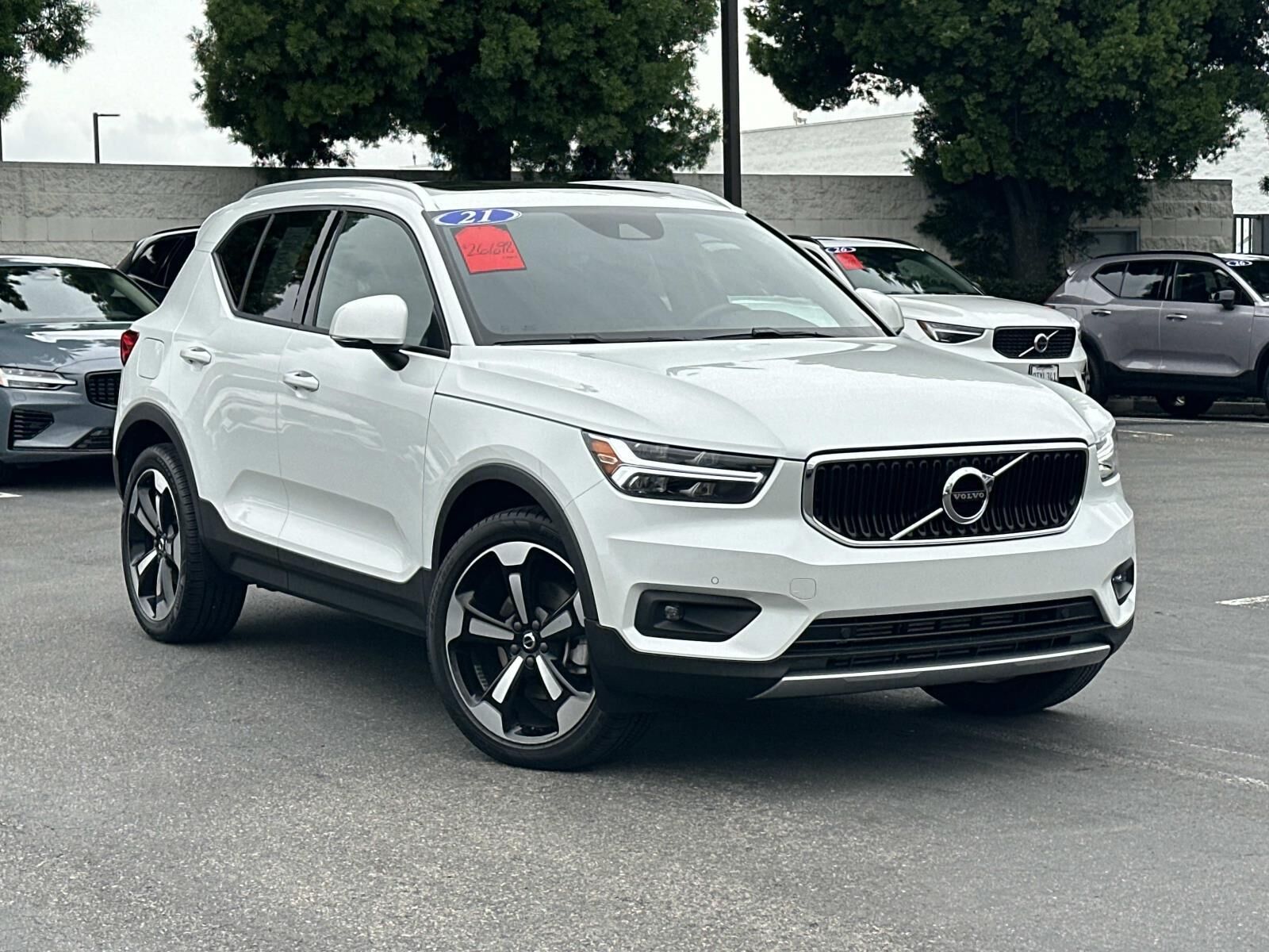 2021 VOLVO XC40