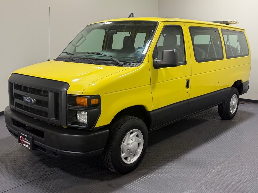 2013 FORD E-350