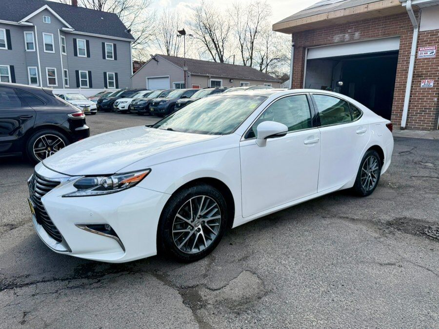 2017 LEXUS ES