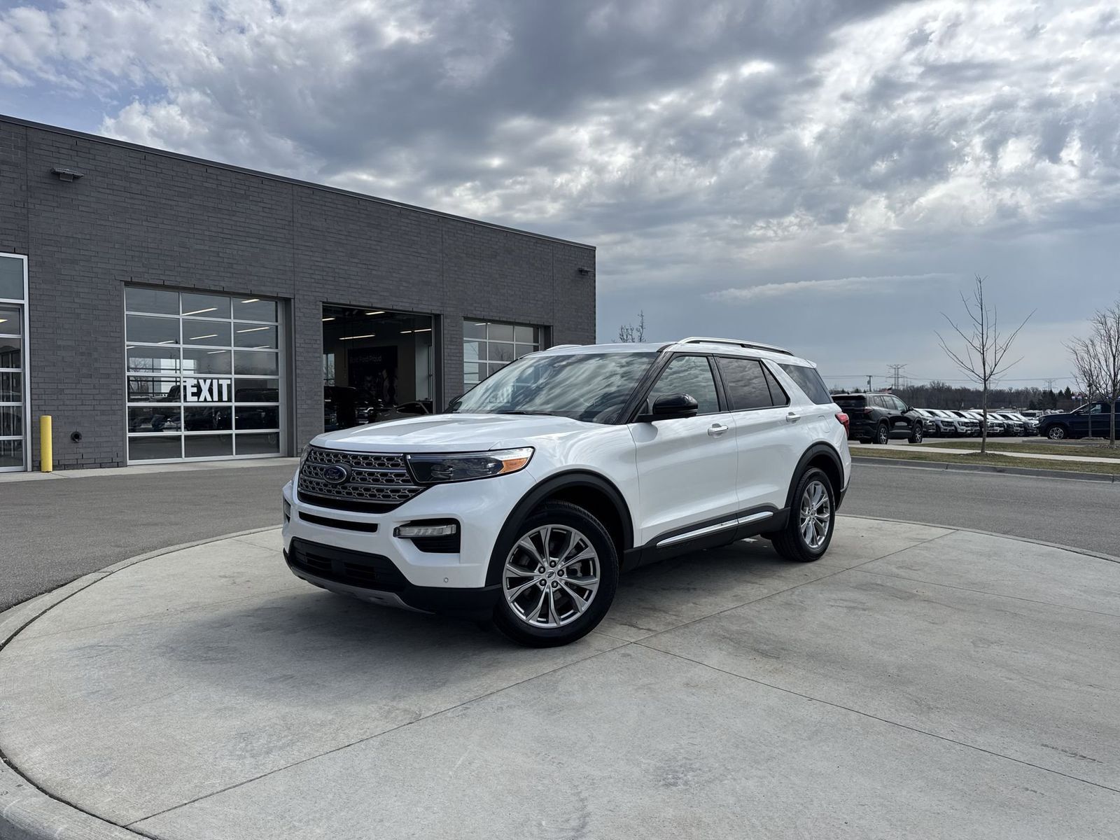 2023 FORD Explorer