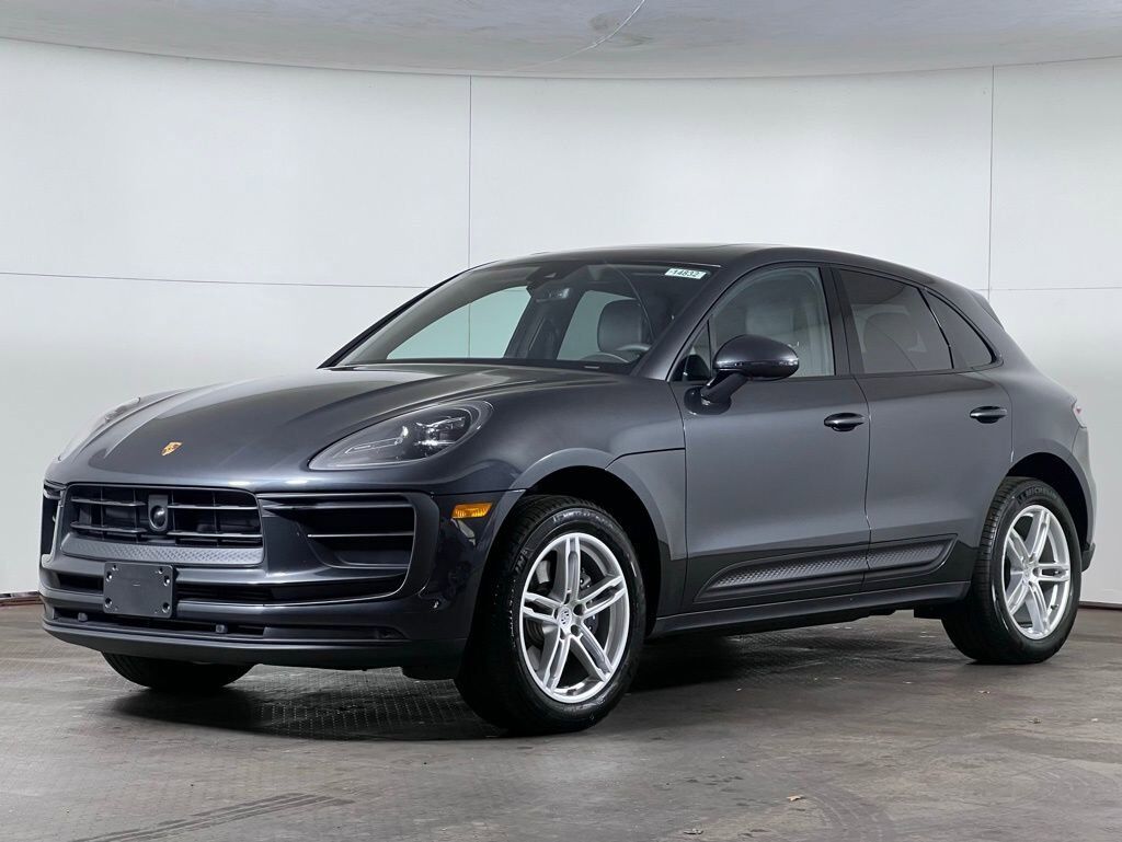 2025 PORSCHE Macan
