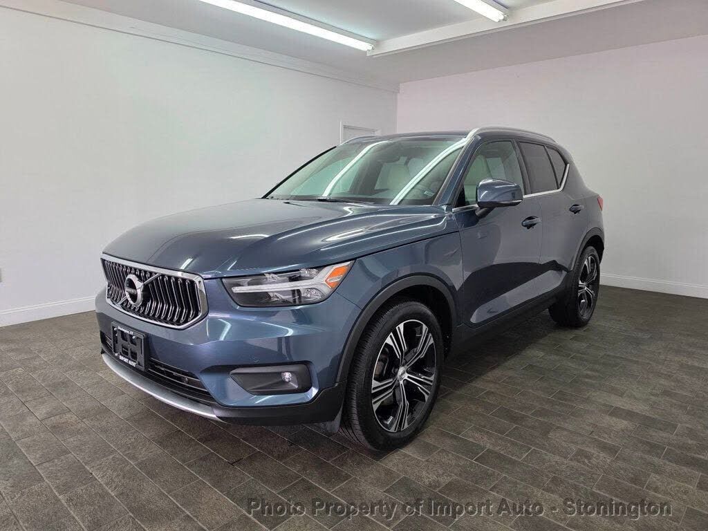 2020 VOLVO XC40